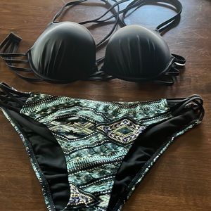 Shade & Shore Bikini Top Bottom is Ambrielle